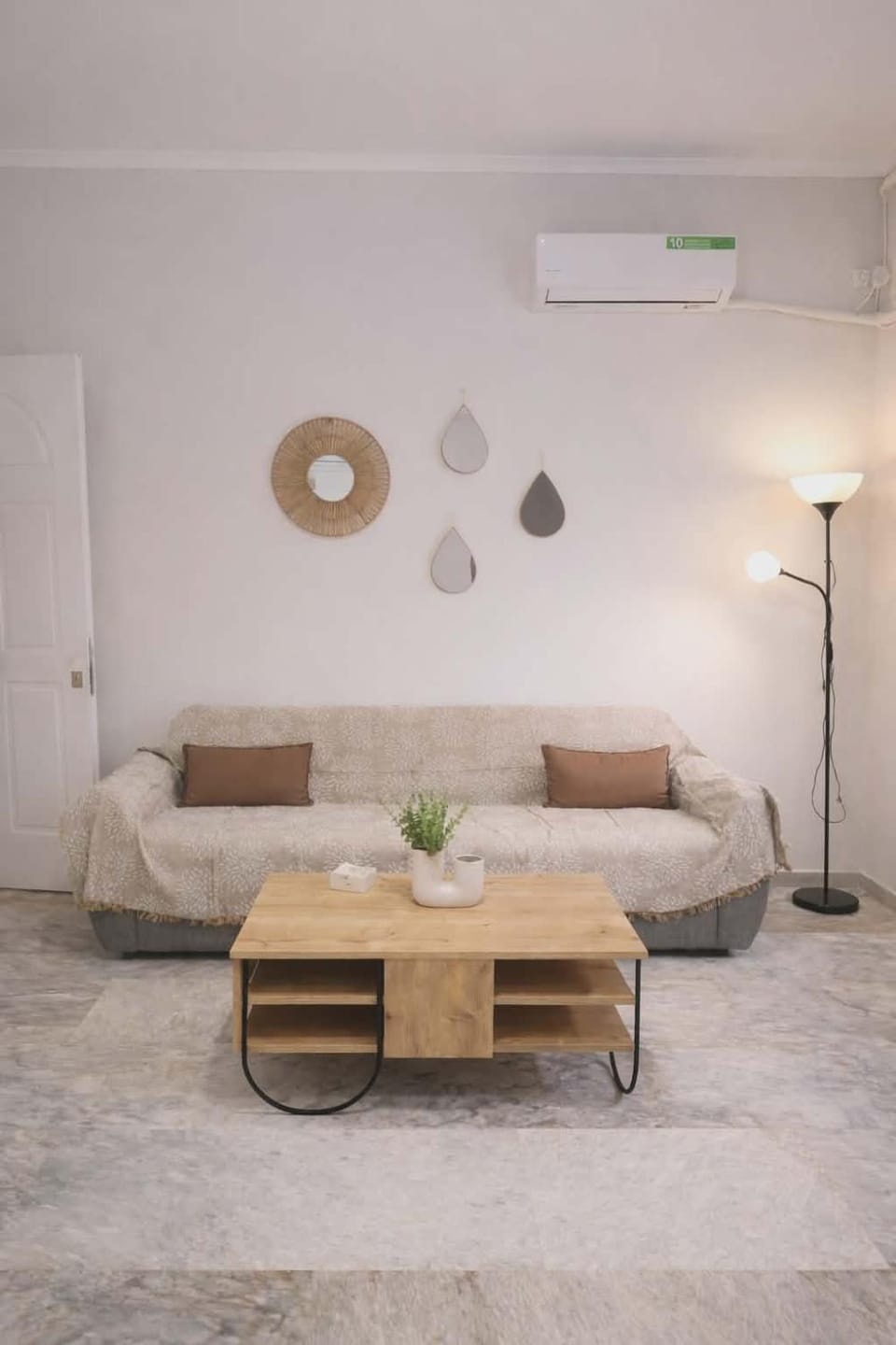 Living room, Seating area, air conditioner