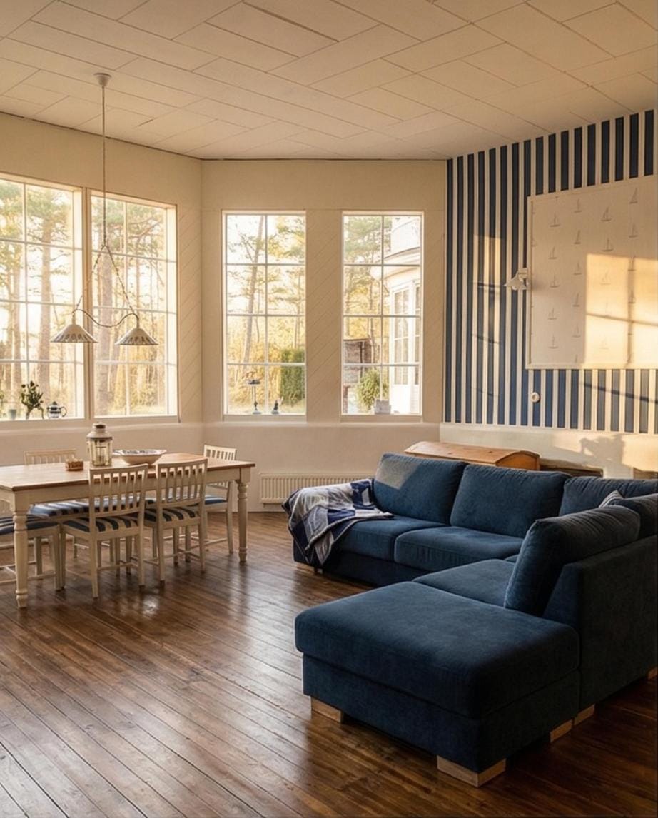 Communal lounge/ TV room