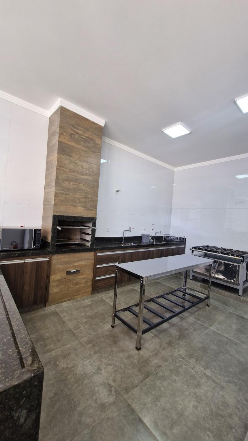 BBQ facilities, Kitchen or kitchenette, microwave, stove