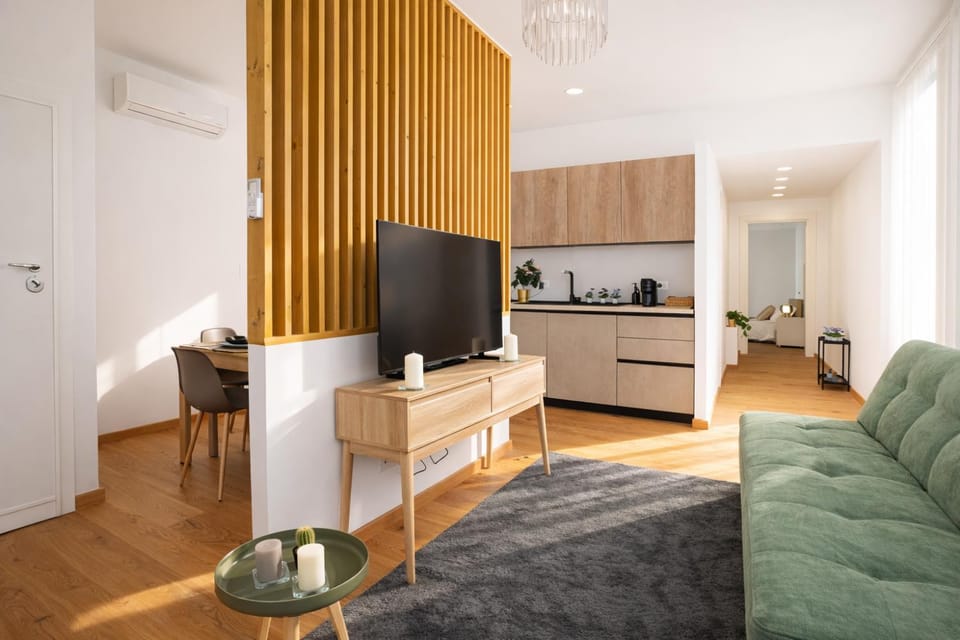 Communal lounge/ TV room, TV and multimedia, Kitchen or kitchenette, Living room, Seating area, Evening entertainment