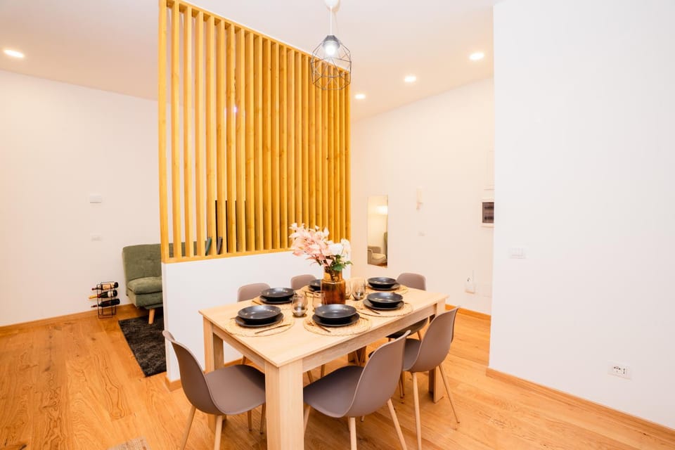 Food and drinks, Dining area, Food