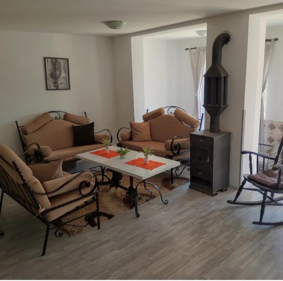 Bovan vikendica za izdavanje House in Serbia
