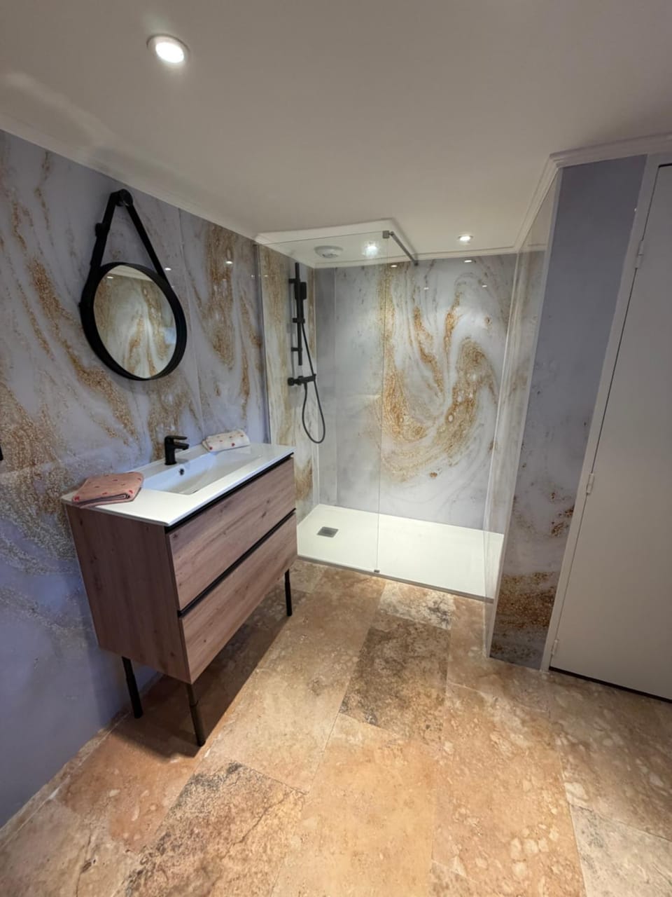 Love room Aubagne Love hotel in French Riviera
