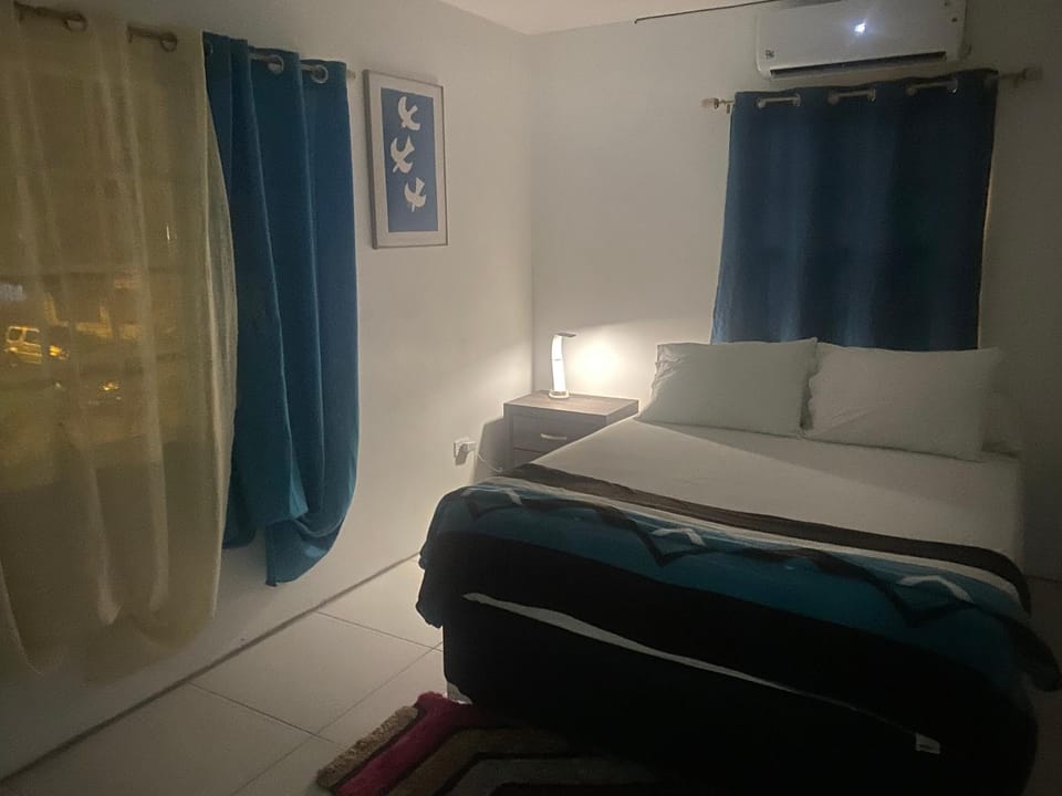 2 Poolside Suites - 5 mins from Airport, Beaches in Bon Accord Bed and Breakfast in Crown Point