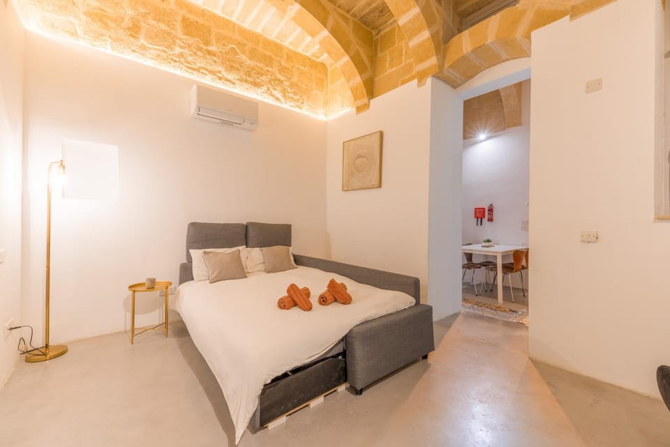 Central 1BR apartment near St John's CoCathedral Apartment in Valletta