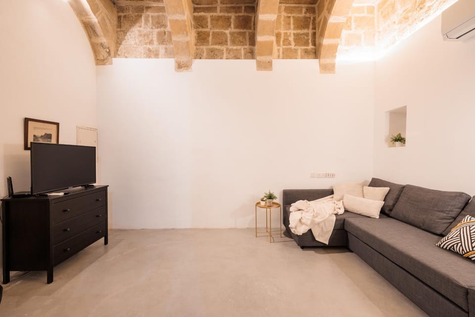 Central 1BR apartment near St John's CoCathedral Apartment in Valletta