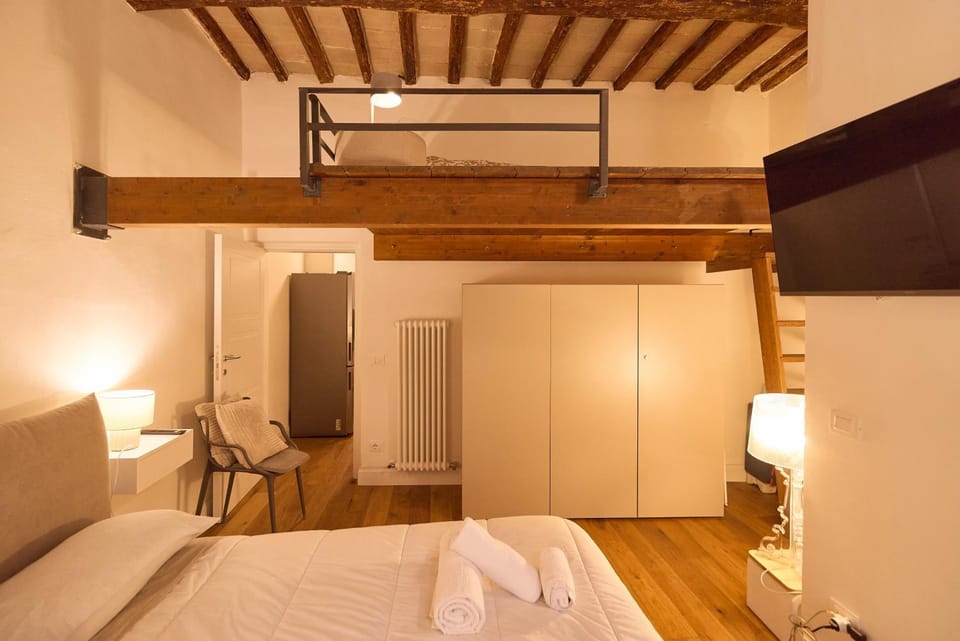 Bed, TV and multimedia, Photo of the whole room, Bedroom, wardrobe