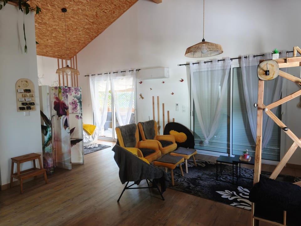 Belle maison esprit loft avec terrasse, parking et jardin clos House in Nouvelle-Aquitaine