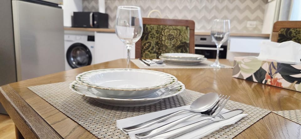 Kitchen or kitchenette, Seating area, Dining area