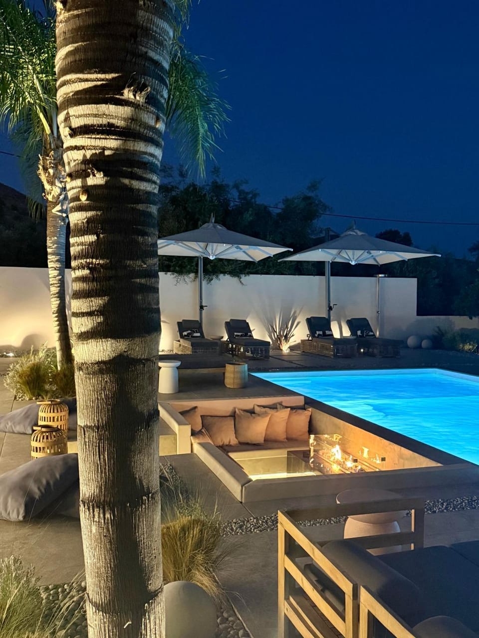 Night, Seating area, Pool view, sunbed