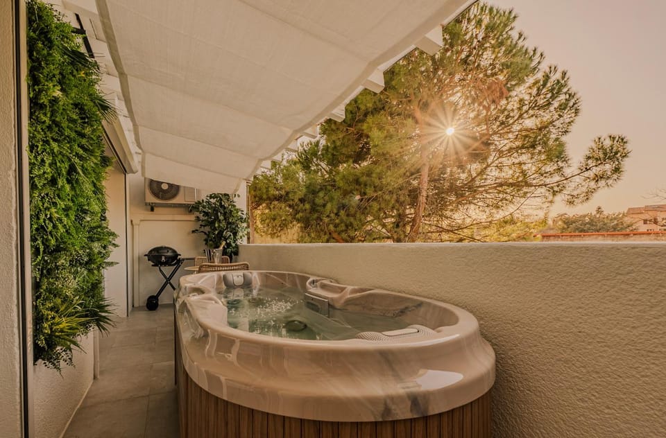 Hot Tub, Balcony/Terrace, Spa and wellness centre/facilities