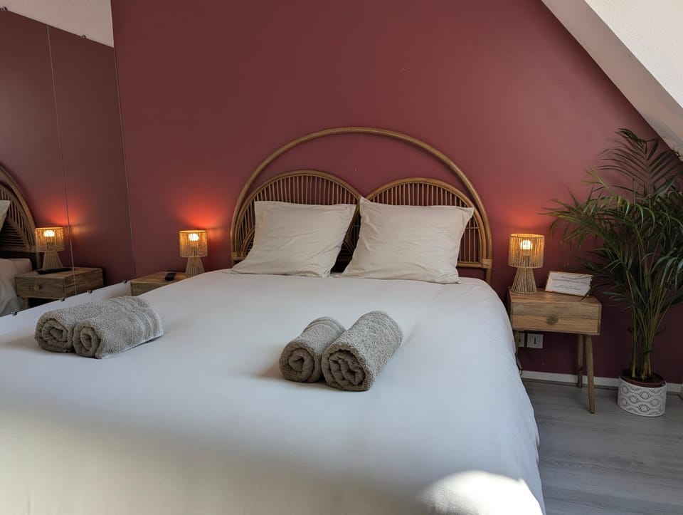 Cocon bohème sous les toits avec lit queen Vacation rental in Berck