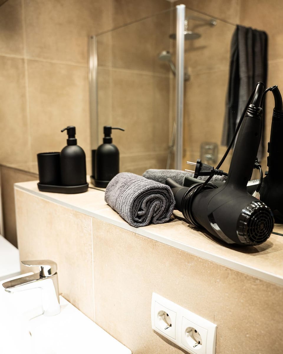 Bathroom, hair dryier, towels