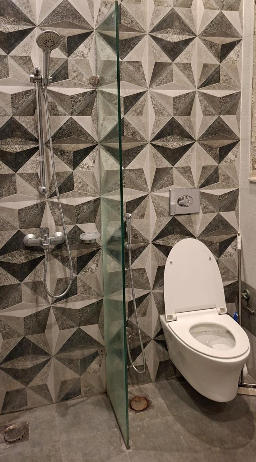 4 Bedroom House DHA Ph 6 near PKLI, Raya & Dolmen Villa in Lahore