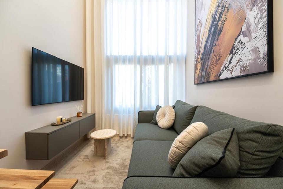 Central Nest Loft-2 min from Toptani -fast WiFi Apartment in Tirana