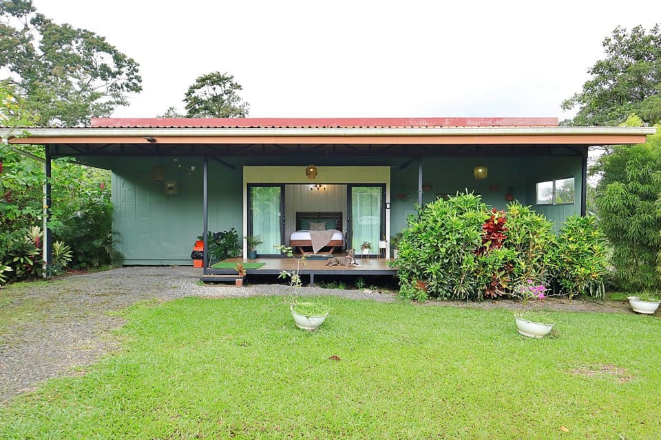 Volcano Garden Suite with Hottub Apartment in Alajuela Province