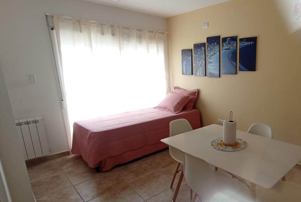Bed, Dining area