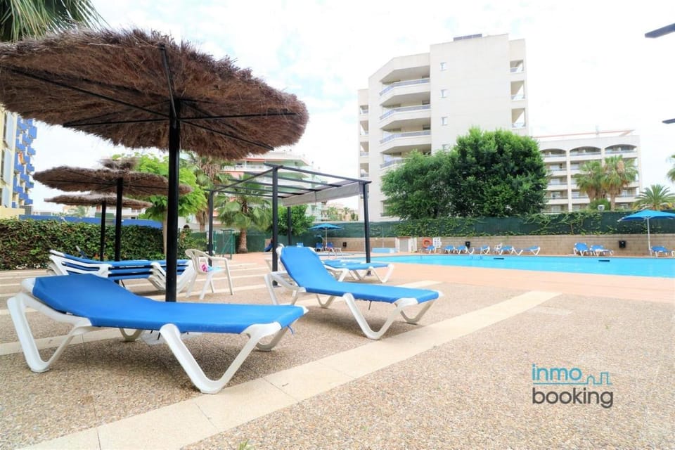 Day, Swimming pool, sunbed