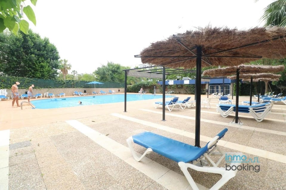 Day, Swimming pool
