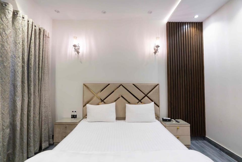 3 Beds Full House in DHA Ph 6 Near PKLI, Raya & Dolmen Villa in Lahore