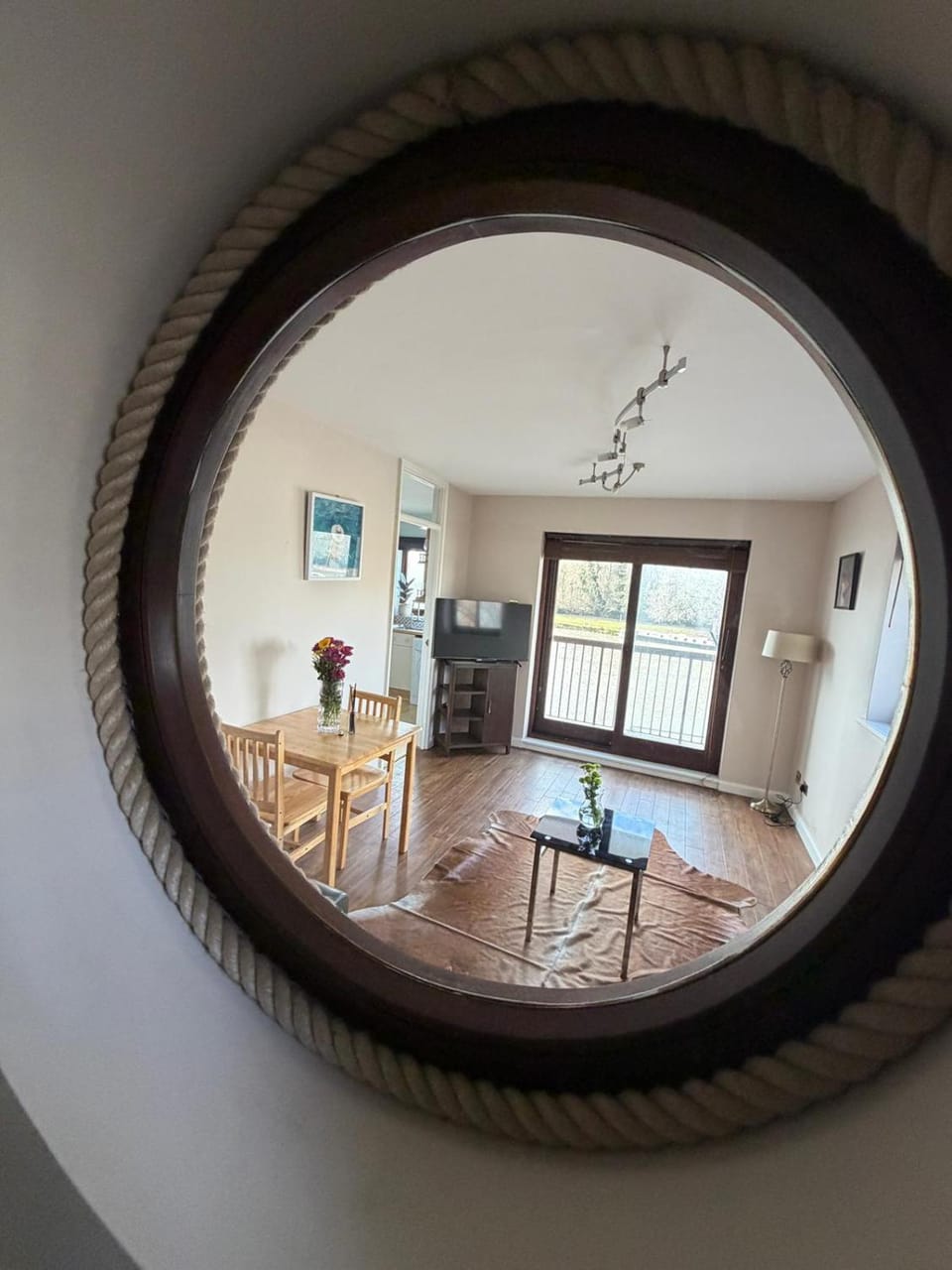 Elegant 1-Bedroom Flat With Stunning Thames views Apartment in Kingston upon Thames