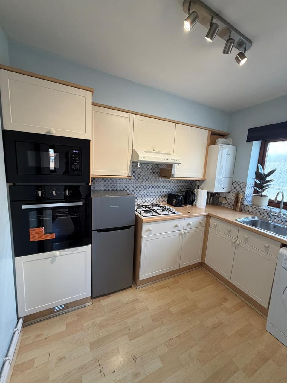 Elegant 1-Bedroom Flat With Stunning Thames views Apartment in Kingston upon Thames