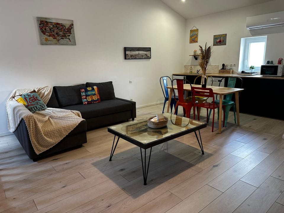 Bed, Living room, kitchen