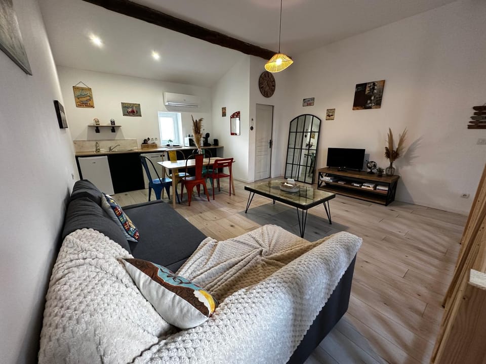 Living room, Communal kitchen