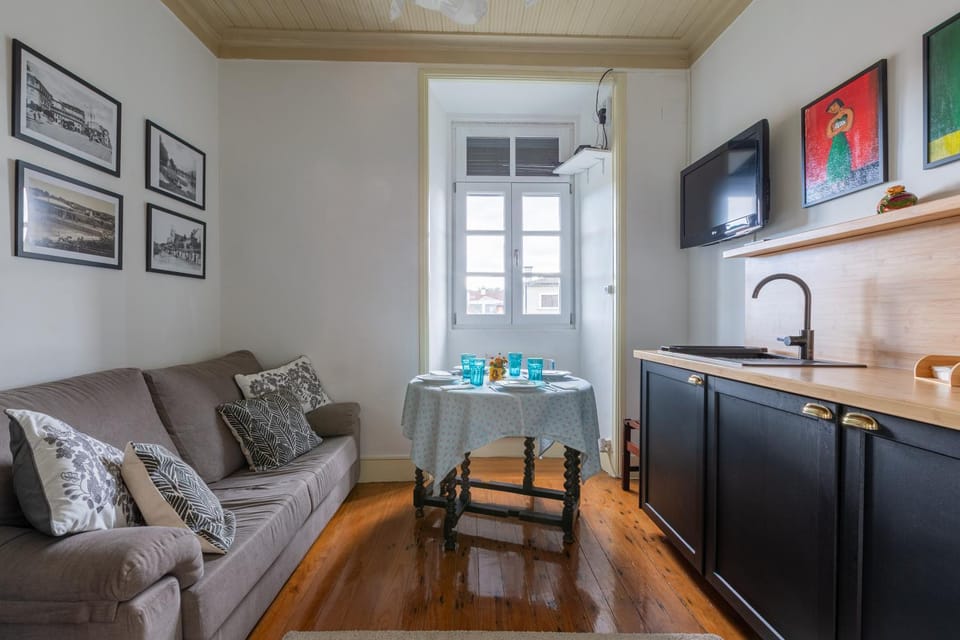 TV and multimedia, Kitchen or kitchenette, Living room, Dining area