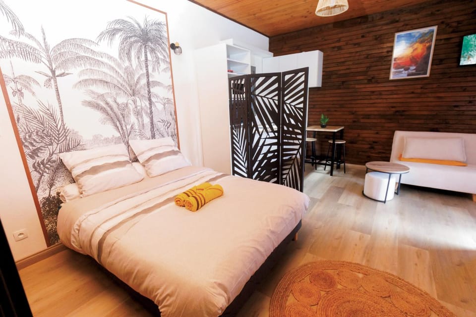 Photo of the whole room, Decorative detail, Seating area, Dining area, Bedroom, kitchen