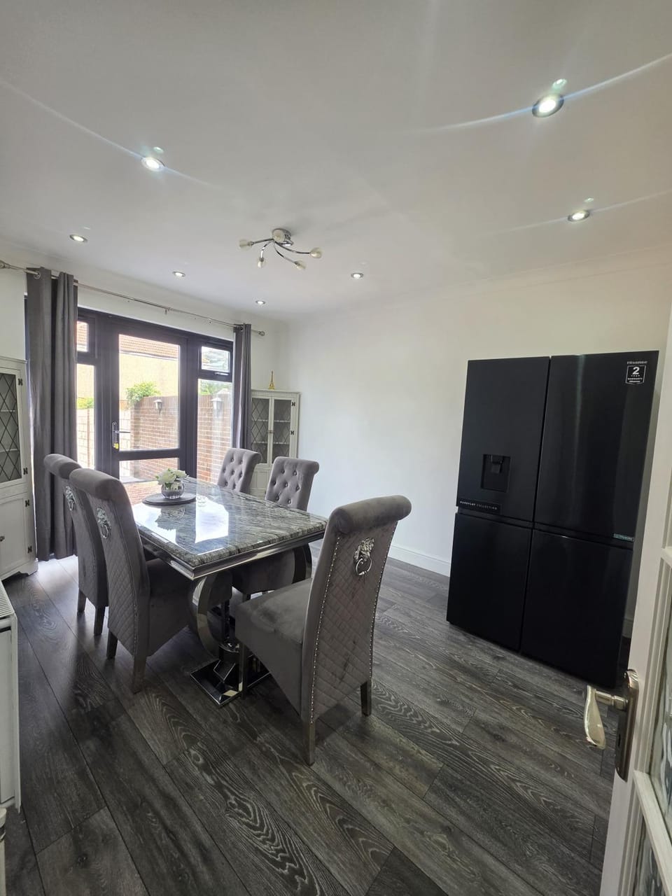 Seating area, Dining area