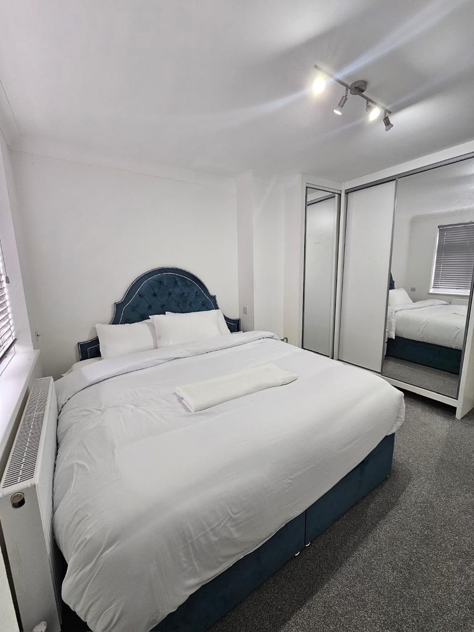 Spacious 3 Bed House with En-suite, Garden, On-site Free Parking and WIFI Apartment in Dartford