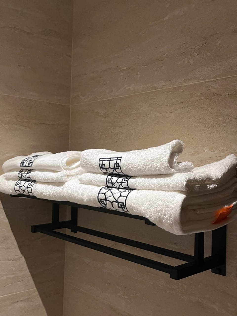 A suite with a room and a lounge with a quiet and modern design Apartment in Medina