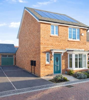 Mantons Living - Spacious 4 Bedroom Contractor & Corporate House House in Wakefield