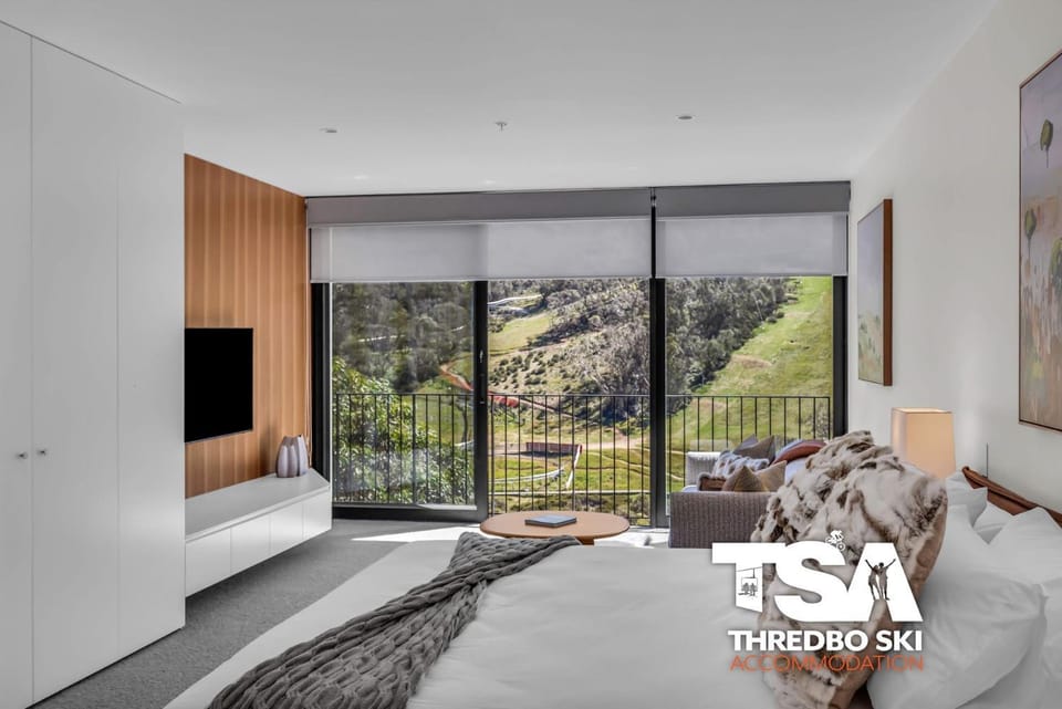 Bedroom, Mountain view