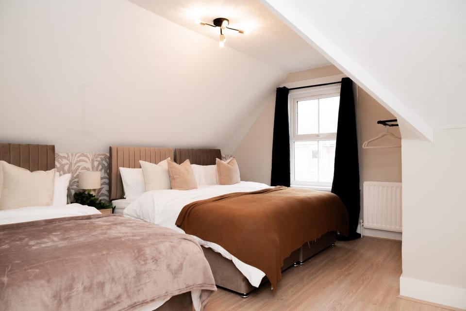 Spacious 3BR Ramsgate Flat -7 Beds - Free Parking Apartment in Ramsgate