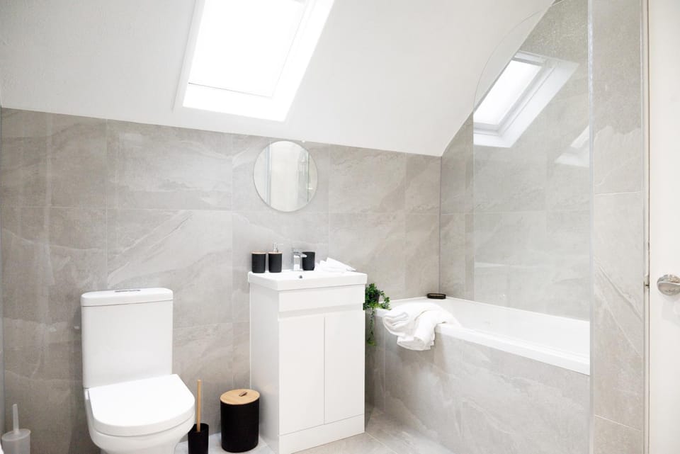 Spacious 3BR Ramsgate Flat -7 Beds - Free Parking Apartment in Ramsgate