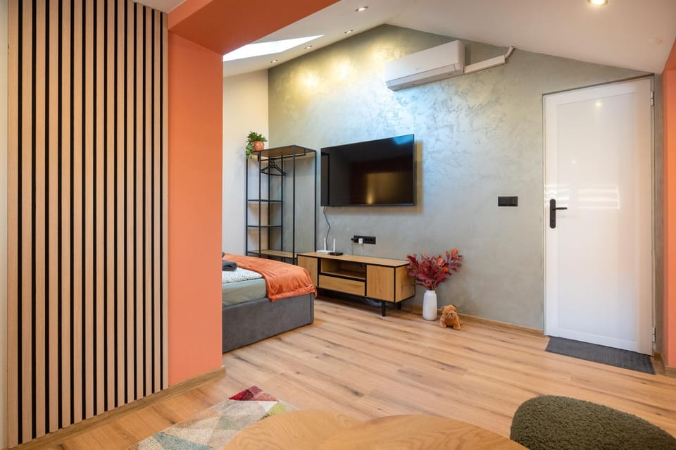 Communal lounge/ TV room, TV and multimedia, Living room, Seating area
