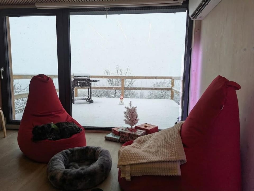 Solar Cinema Cabin with Hot Tub in Brno Cabin in Brno