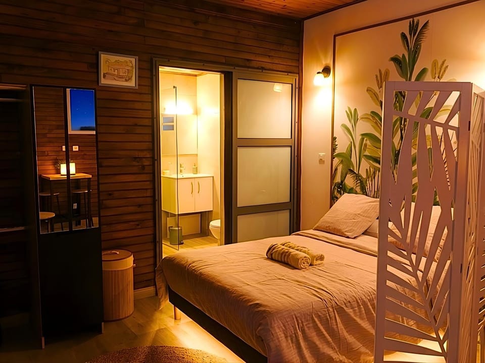 Night, Bathroom, Photo of the whole room, Decorative detail, Bedroom, storage