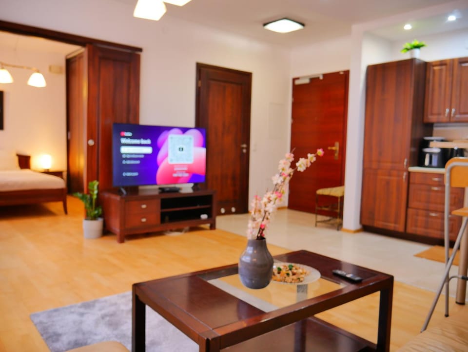 Communal lounge/ TV room, TV and multimedia, Living room