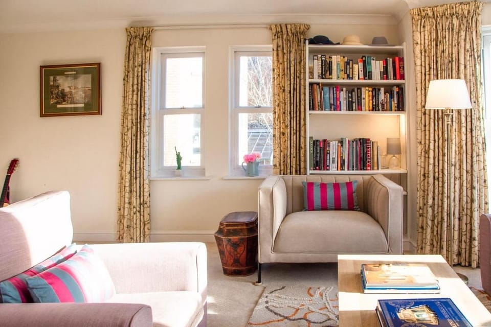 Library, Living room, Seating area