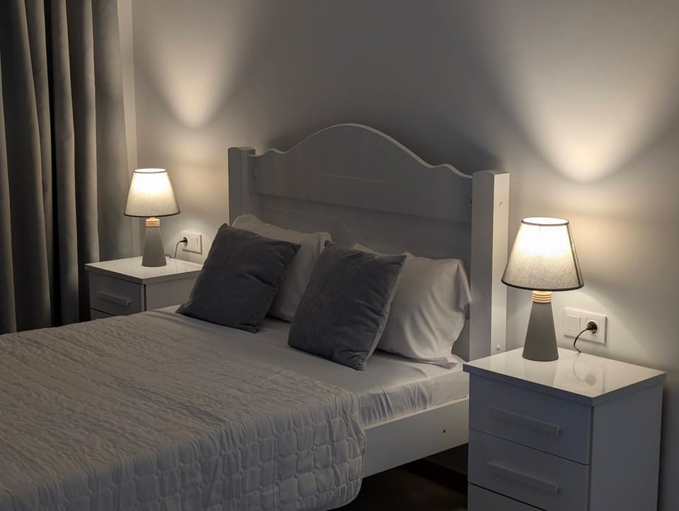 Cidadela Urban Studio - Fast Wi-Fi, AC, New and Stylish Apartment in Praia