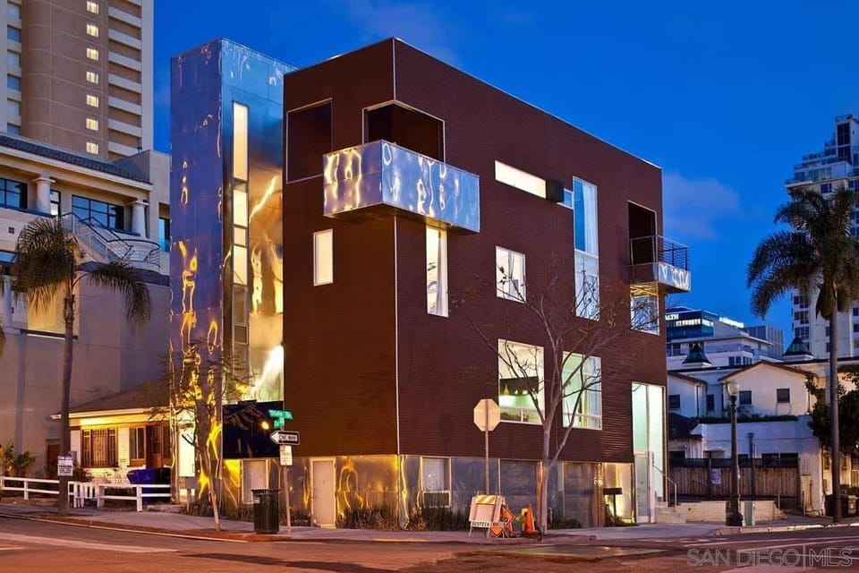 Elegant 5BR with BBQ Balcony & City Views House in San Diego