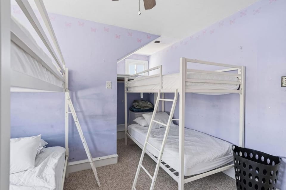 221 W 25Th Ave Front Home - 4 Beds, 2 Bath House in Wildwood