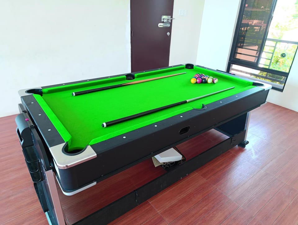 Billiard, Game Room