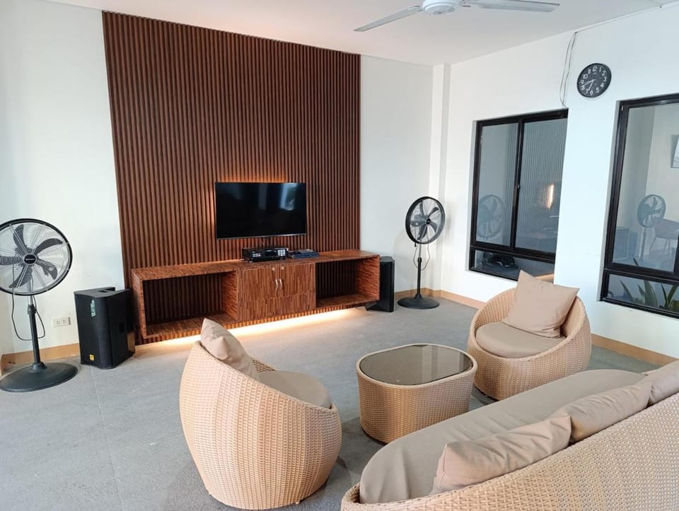 Communal lounge/ TV room, Karaoke, TV and multimedia