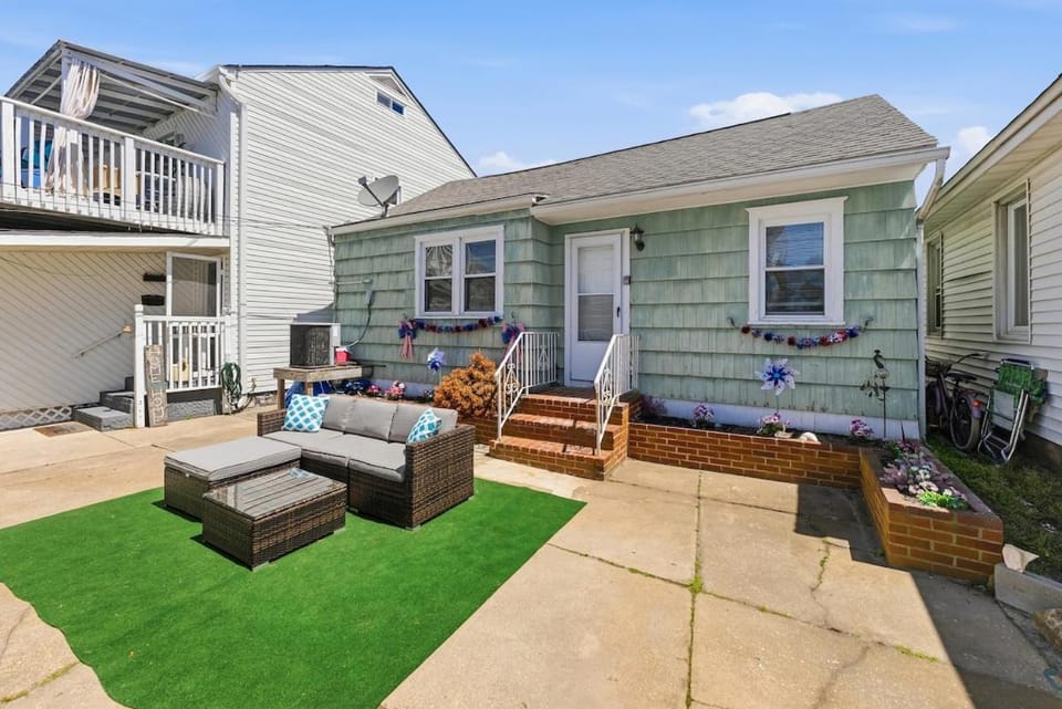 221 W 25Th Ave Back Cottage - 2 Beds, 1 Bath House in Wildwood