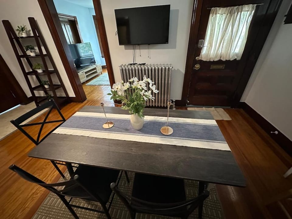 Lovely 3 BR Entire Home Steps Away from Green Line and Red Line T Stations & Tufts Univ at Somerville Boston House in Somerville