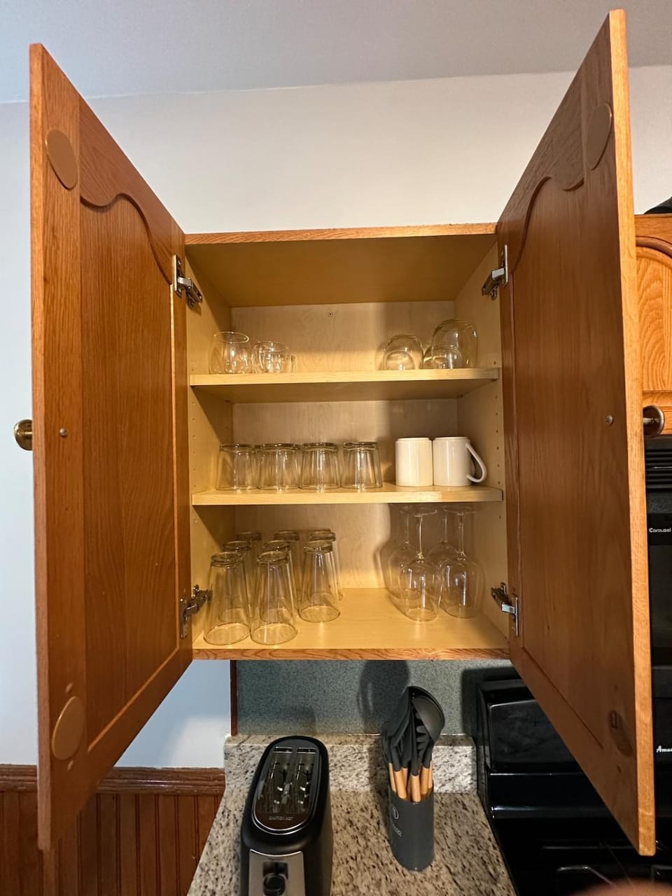 Lovely 3 BR Entire Home Steps Away from Green Line and Red Line T Stations & Tufts Univ at Somerville Boston House in Somerville